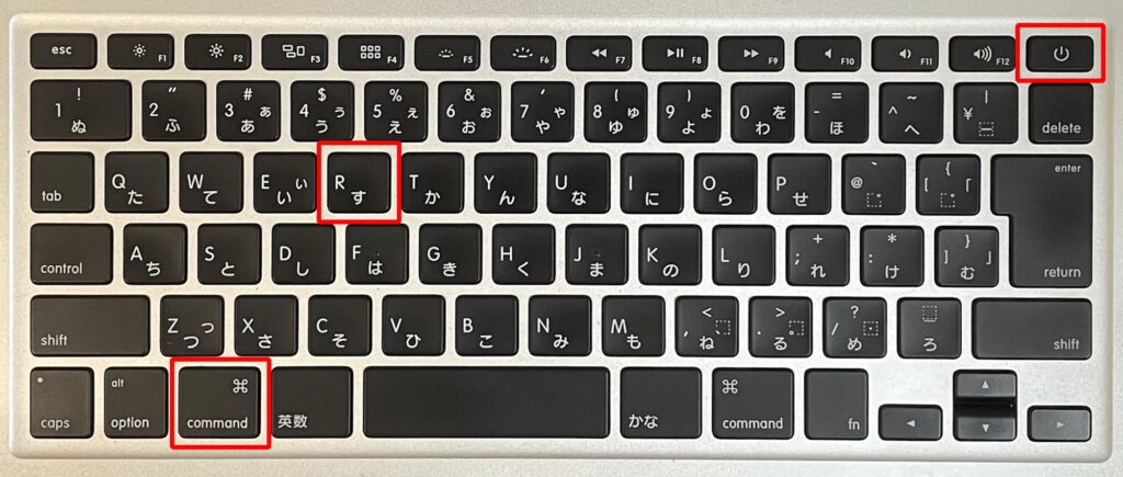 MacBookのキーボード画面。command、R、電源が赤枠で囲われている
